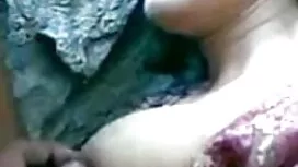অবীগল সানি লিওনের বি ...