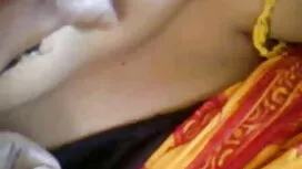 বড় সুন্দরী মহিলা সে ...