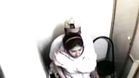 মহিলার দ্বারা হিন্দি ...